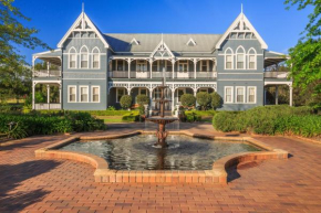 Гостиница The Convent Hunter Valley Hotel  Поколбин